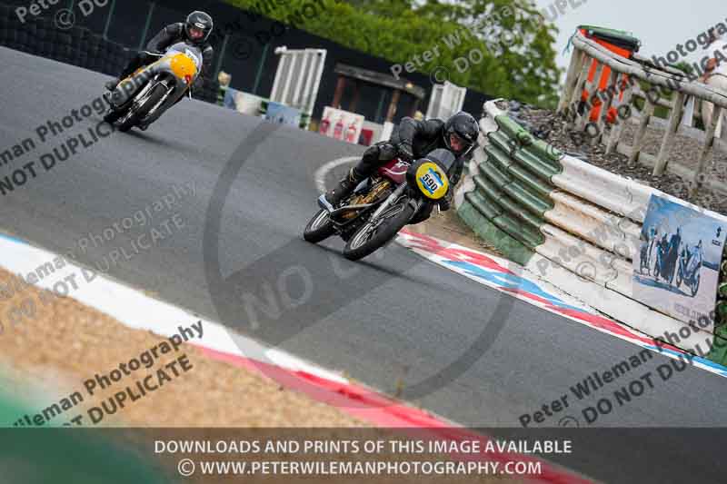 Vintage motorcycle club;eventdigitalimages;mallory park;mallory park trackday photographs;no limits trackdays;peter wileman photography;trackday digital images;trackday photos;vmcc festival 1000 bikes photographs